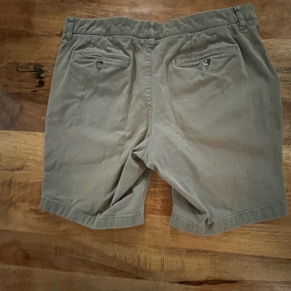 Classic Men's Olive Shorts - Picture 3 of 3